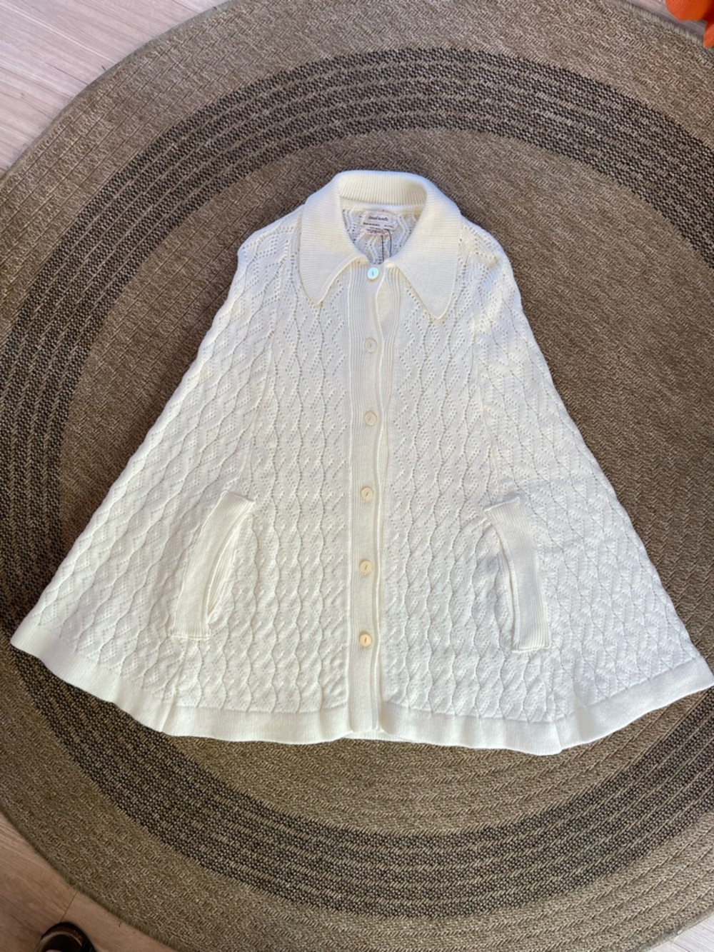 Vintage white textured knit button-up dagger collared poncho cape